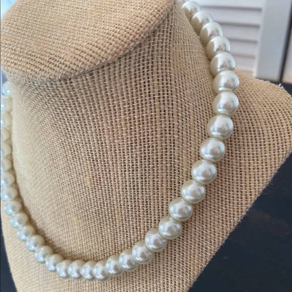 Classic White Pearl Necklace on 19" Chain - Picture 3 of 5
